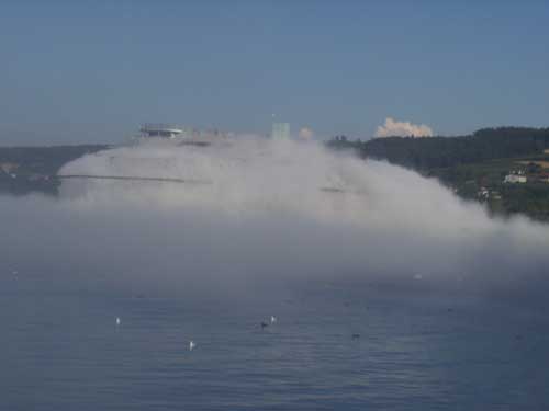 k06Schweiz_Expo02_Yverdon_Wolke.jpg